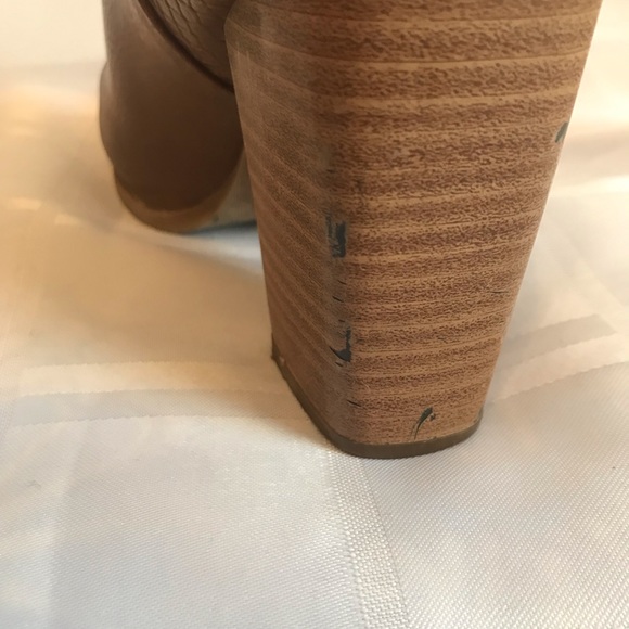 ankle boots. Very comfortable. Does have some signs of wear, as seen in photos - Picture 8 of 9